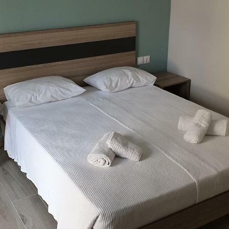Chriselia 1 Apartment Nea Roda Luaran gambar
