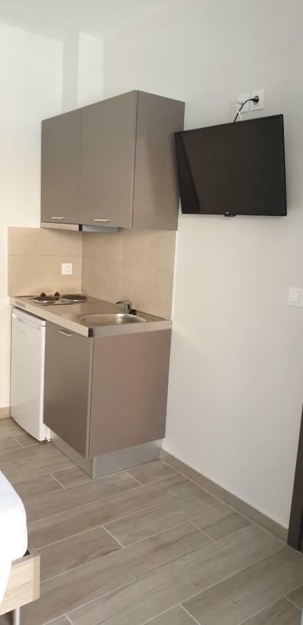 Chriselia 1 Apartment Nea Roda Luaran gambar