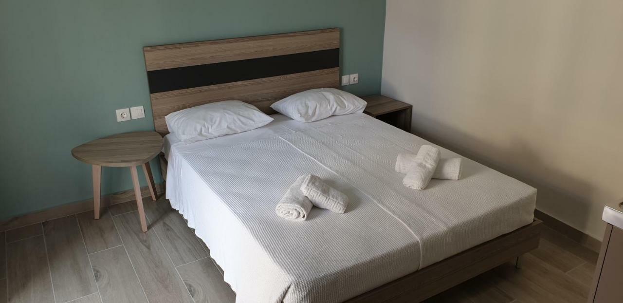 Chriselia 1 Apartment Nea Roda Luaran gambar