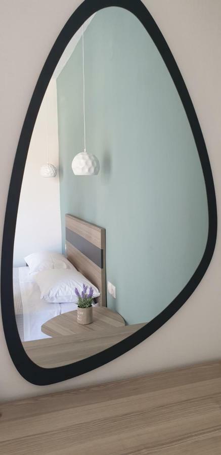 Chriselia 1 Apartment Nea Roda Luaran gambar