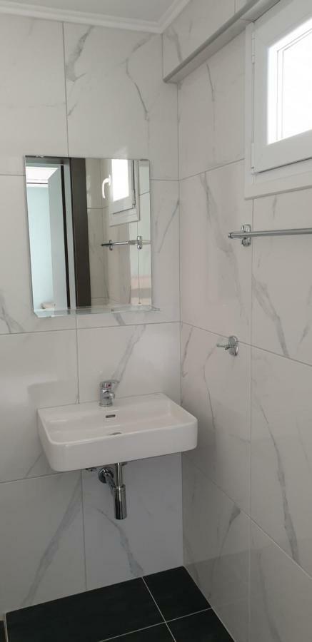 Chriselia 1 Apartment Nea Roda Luaran gambar